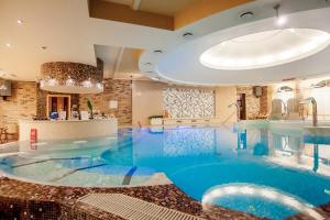 a large swimming pool in a hotel room with a large swimming pool at Kaiserhof Hotel in Kaliningrad