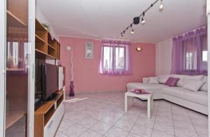TV a/nebo společenská místnost v ubytování House Nikolina 526