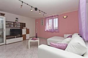 TV a/nebo společenská místnost v ubytování House Nikolina 526