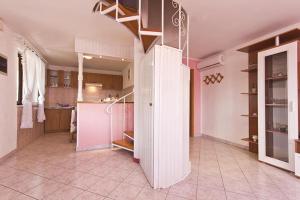 Kuchyň nebo kuchyňský kout v ubytování House Nikolina 526