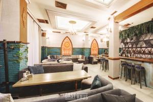 Zona de lounge sau bar la Familion ApartHotel