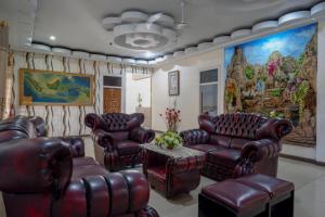 Gallery image of RedDoorz Plus Syariah at Alam Raya Hotel in Palu +41 photos