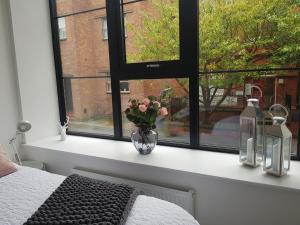 Gallery image of 34 Cuppin Street - luxury city centre apartment! in Chester