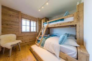 Postel nebo postele na pokoji v ubytování Nendaz 2 bedroom apartment - close ski lift R31