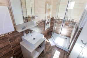 Bilik mandi di Apartamente Primaverii +14 gambar