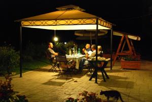 Restorāns vai citas vietas, kur ieturēt maltīti, naktsmītnē Valle degli Arci