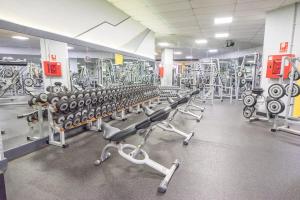 Posilňovňa alebo fitness centrum v ubytovaní BENALBEACH PLAYA SUITE