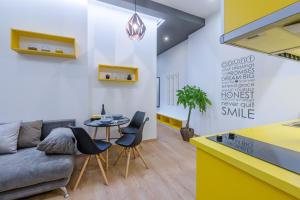 Posedenie v ubytovaní Amber / Navy Design Apartments with A/C