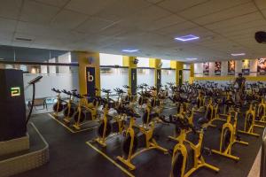 Posilňovňa alebo fitness centrum v ubytovaní BENALBEACH PLAYA SUITE