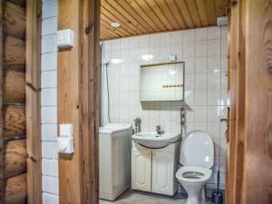Koupelna v ubytování Holiday Home Kieppi b by Interhome