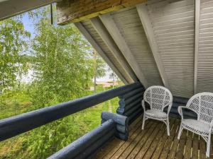 Balkon atau teras di Holiday Home Tiira by Interhome