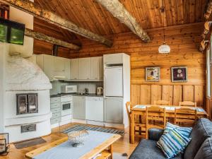 Kuchyň nebo kuchyňský kout v ubytování Holiday Home Kallio by Interhome