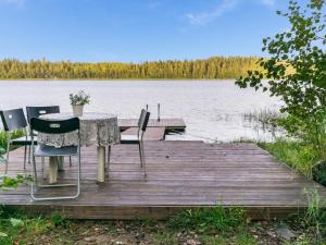 Θέα στο ποτάμι κοντά σε αυτή η παραθεριστική κατοικία