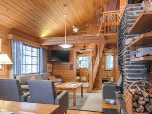 TV/trung tâm giải trí tại Holiday Home Keromaja by Interhome