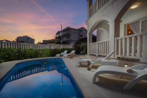 Gambar di galeri bagi Villa Authentica with Heated Pool di Grebaštica