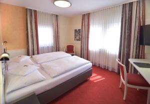 Postel nebo postele na pokoji v ubytování Hotel - Restaurant Hirsch