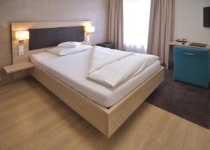 Postel nebo postele na pokoji v ubytování Hotel - Restaurant Hirsch