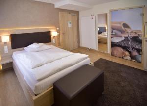 Postel nebo postele na pokoji v ubytování Hotel - Restaurant Hirsch