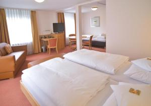 Postel nebo postele na pokoji v ubytování Hotel - Restaurant Hirsch