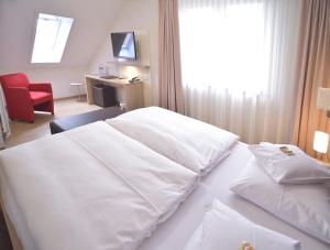 Postel nebo postele na pokoji v ubytování Hotel - Restaurant Hirsch