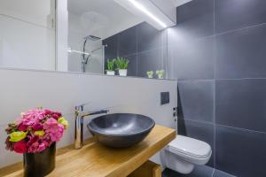Kúpeľňa v ubytovaní Amber / Navy Design Apartments with A/C