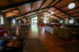 a large living room with couches and tables at Hostel Layos, Toledo in Layos