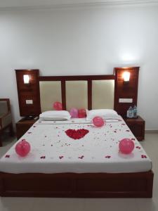 Postel nebo postele na pokoji v ubytování Hotel Sandra Palace