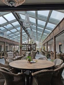 Restaurace v ubytování Lanthotell Lögnäs Gård