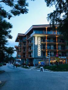 The building in which az apartmanhoteleket is located Még 37 kép