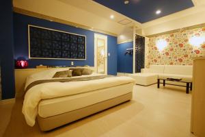 Ένα ή περισσότερα κρεβάτια σε δωμάτιο στο Lex Suwa (Adult Only)