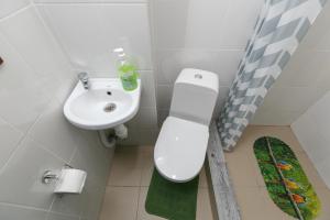 Un baño de Welcome Apartment, уютные апартаменты-студия, 20м до метро