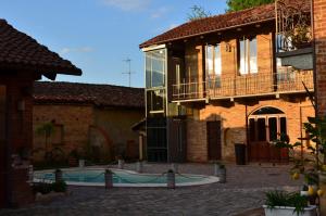 The swimming pool at or close to La Corte Di Gerardo