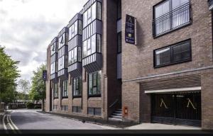 Gallery image of 34 Cuppin Street - luxury city centre apartment! in Chester