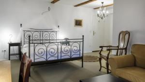 Postel nebo postele na pokoji v ubytování Schloss - Schenke Tunzenberg