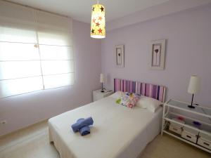 Säng eller sängar i ett rum på Apartment Residencial Mar by Interhome