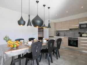 Η κουζίνα ή μικρή κουζίνα στο Apartment Château-18 by Interhome