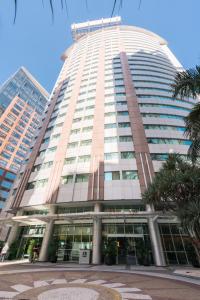 a tall building with a lot of windows at Cyclinn Vila Olímpia in Sao Paulo