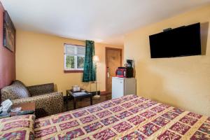 Ένα ή περισσότερα κρεβάτια σε δωμάτιο στο Highland Inn New Cumberland