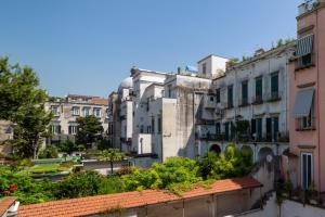 Imagen de la galería de Very Big, three Bedrooms, Great Balcony and View, on PORTALBA, near BELLINI and DANTE, super Central!, en Nápoles