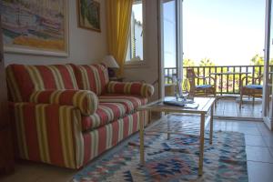 a living room with a couch and a table at Apartamentos Parque Mar in Cala d´Or