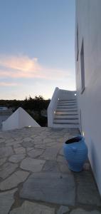 a blue pot sitting on the side of a building at Sarakiniko Rooms in Adamantas
