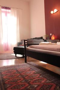 Łóżko lub łóżka w pokoju w obiekcie Yasmine Flat