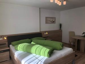 Postel nebo postele na pokoji v ubytování Haus Fuetsch