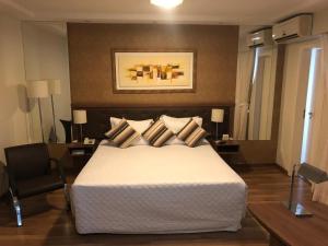 Cama ou camas em um quarto em Summit Hotel Monaco