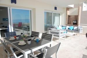Zdjęcie z galerii obiektu E1 Espectacular y moderno Dúplex en primera línea - Estepona - Sinfonia del Mar w mieście Estepona