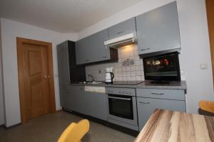 Kuchyň nebo kuchyňský kout v ubytování Lärchenheim Apartments