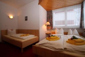 Postel nebo postele na pokoji v ubytování Lärchenheim Apartments
