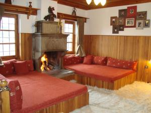 Posedenie v ubytovaní Frixos House