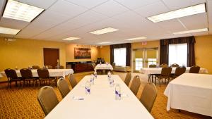 Gallery image of Holiday Inn Express Hotel & Suites Fort Atkinson, an IHG Hotel in Fort Atkinson