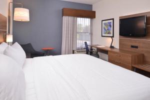 Postel nebo postele na pokoji v ubytování Holiday Inn Express Olean by IHG